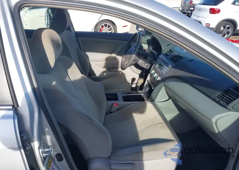 2007 Toyota Camry Le z USA, uszkodzony, nr VIN 4T1BE46K57U089802